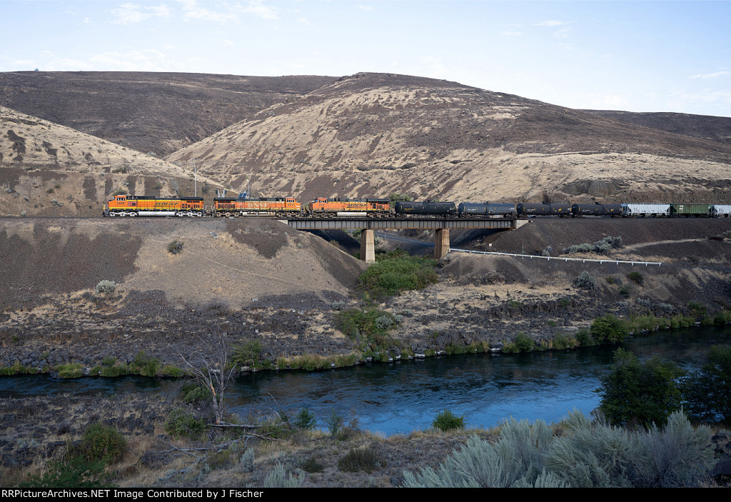 BNSF 5228